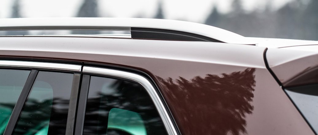 Aluminium roof rail and decorative trim