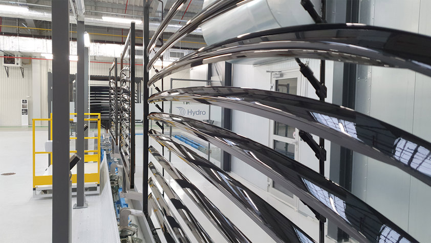 Wet-painting aluminum profiles