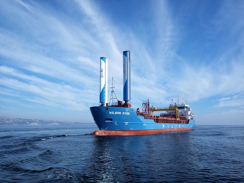 "Wilson Eyde" uses wind assisted propulsion to transport pitch used by Hydro in primary aluminium production.