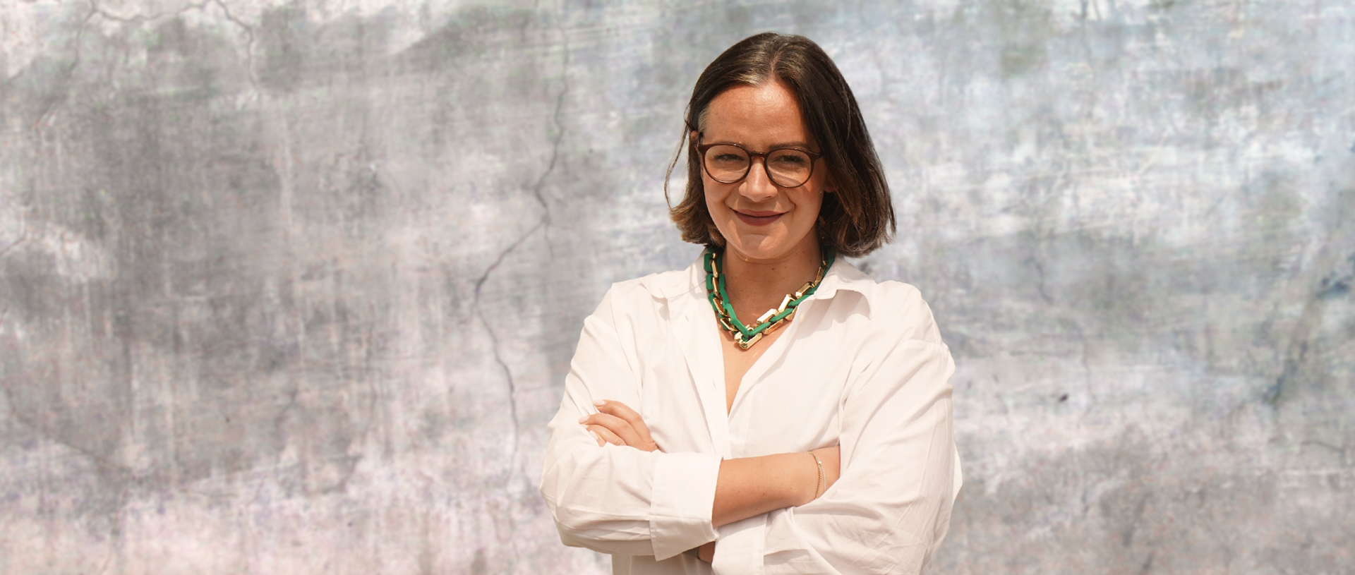 a person with the arms crossed