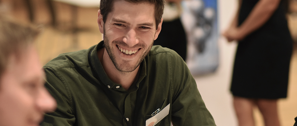 Hydro Mitarbeiter lacht