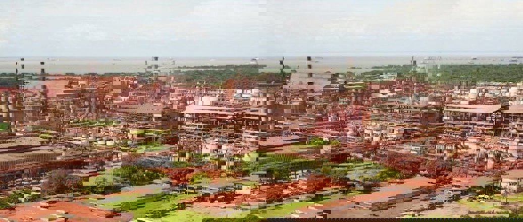 a city with many buildings