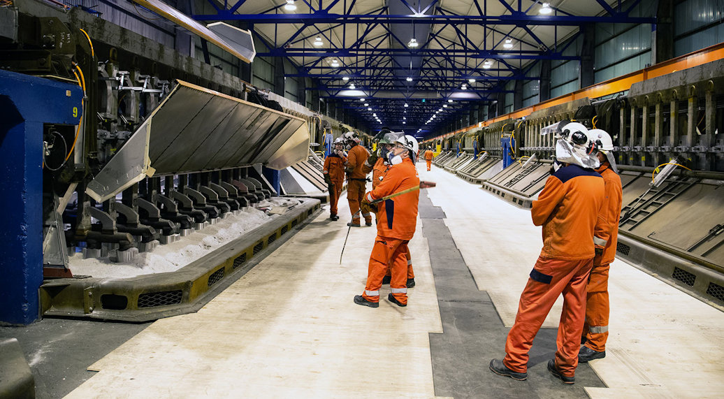 Restart-team working on resuming production at the Hydro Husnes B-line