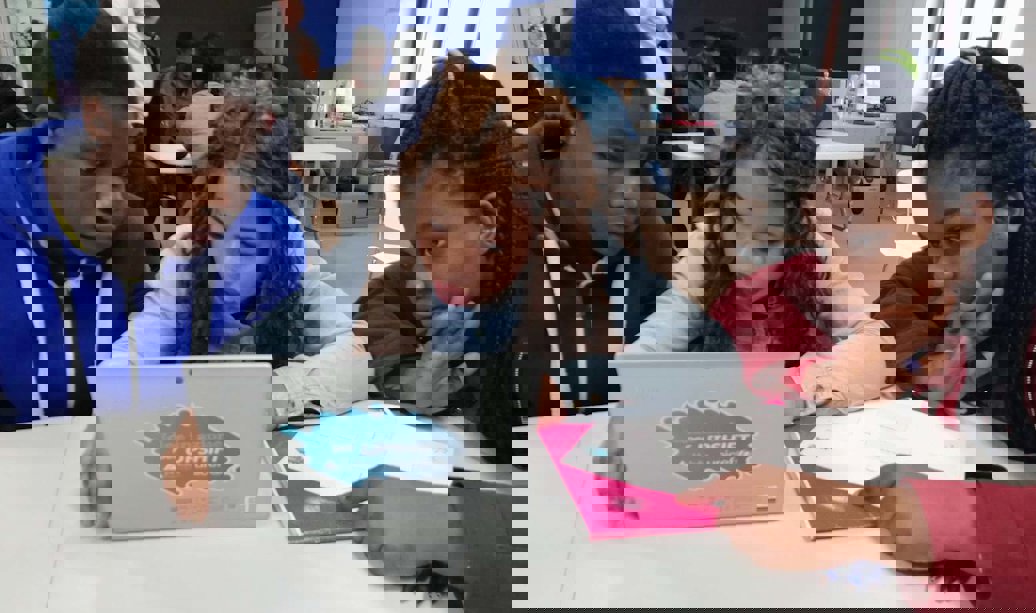 Unge migranter og flykninger får støtte til utdanning og ferdighetsutvikling gjennom UNICEFs UPSHIFT-program