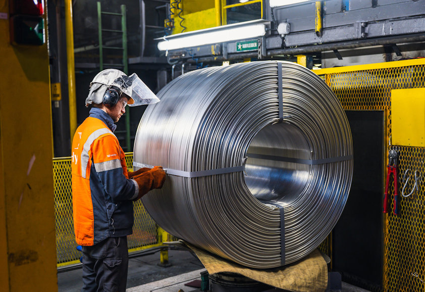 With a new wire rod casthouse at Karmøy, Hydro can produce more aluminium wire for a rapidly growing market.