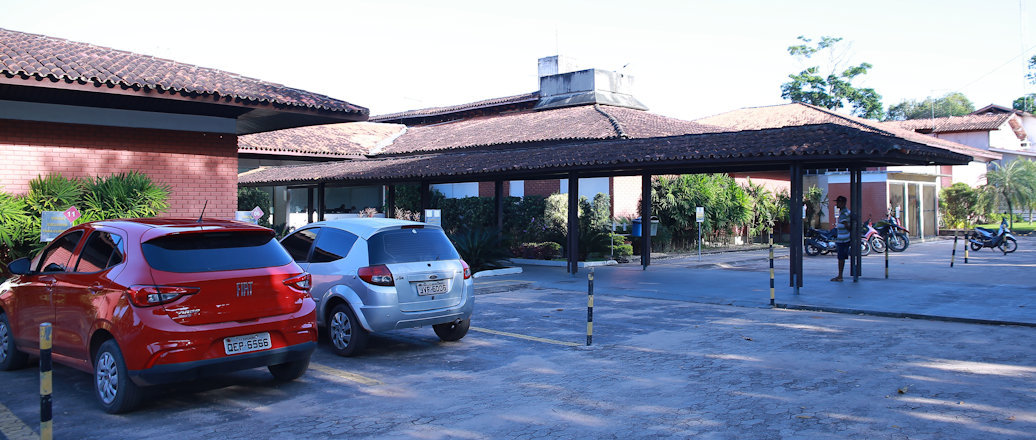 a couple of cars parked in front of a building