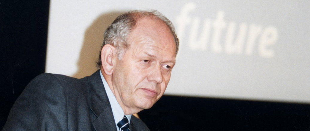 Egil Myklebust foran slide med ordet "future"