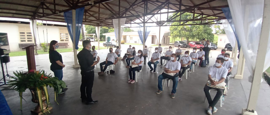 alunos durante aula inaugural SENAI