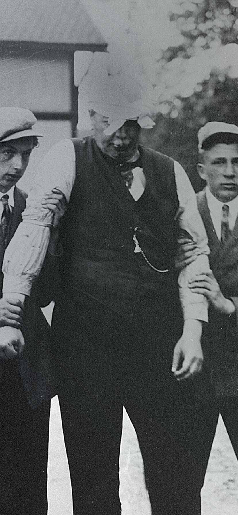 Injured employee at the battle of Menes